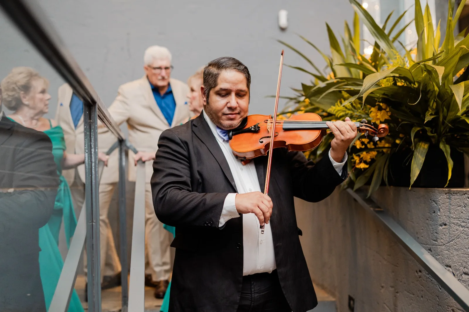 Violinista da Orquestra Sublime em evento em Ribeirão Preto