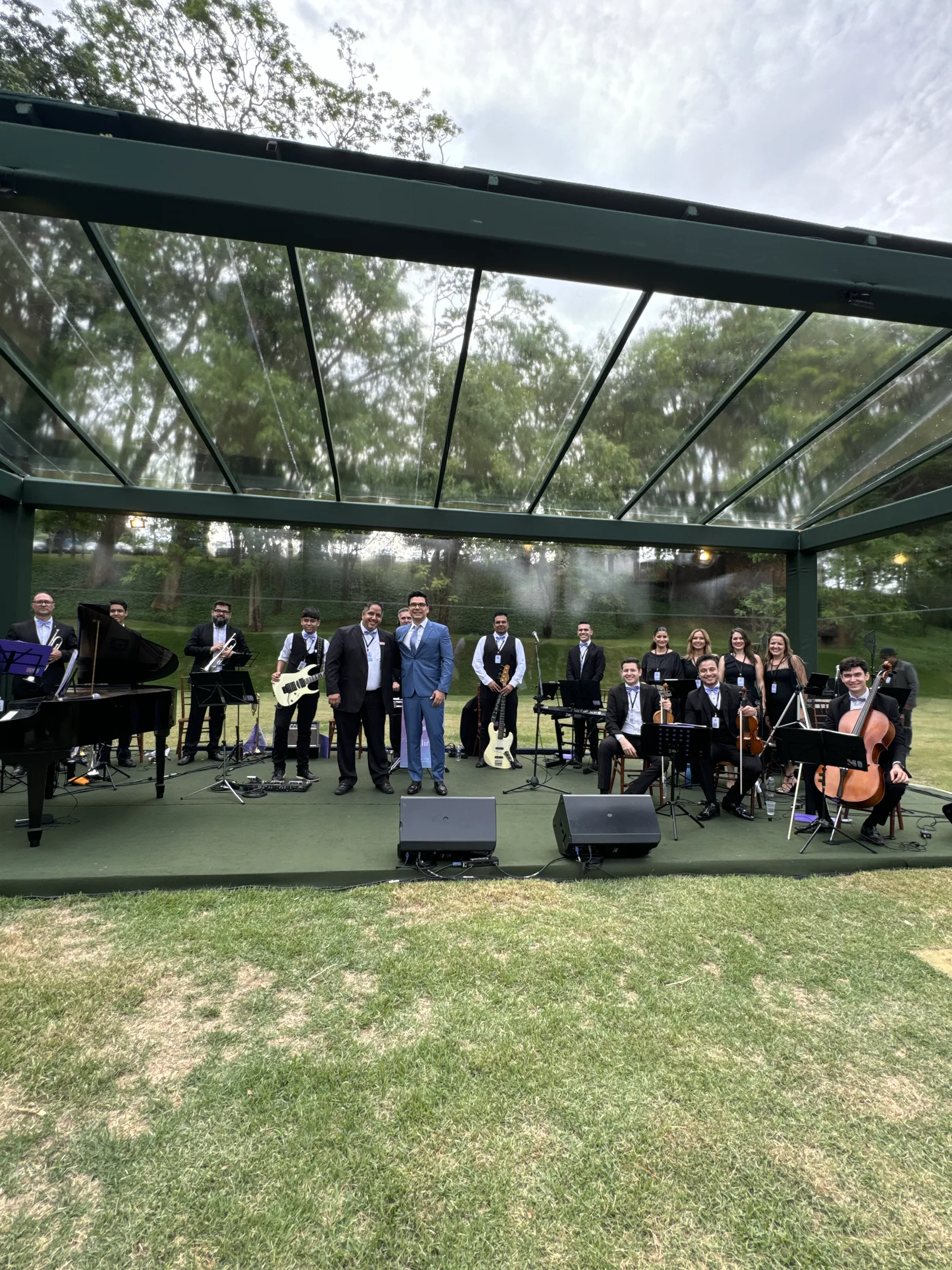Formação completa da Orquestra Sublime em um casamento